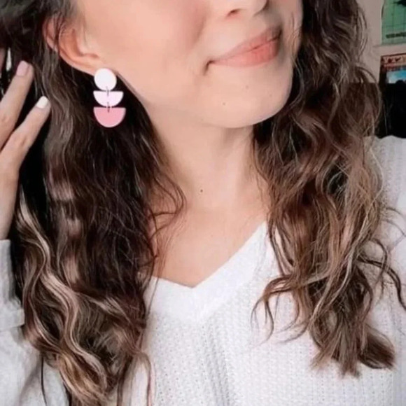 NEW Geometric Acrylic Statement Drop Dangle Earrings Pink - Picture 4 of 5